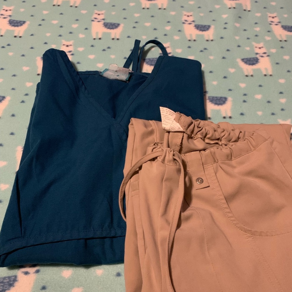 Scrub sets - Picture 2 of 8